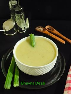 સરગવા નો સૂપ (Drumstick Soup Recipe In Gujarati) રેસીપી મુખ્ય ફોટો