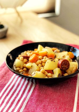Foto principal de Guiso de garbanzos con morcilla en Olla GM modelo H