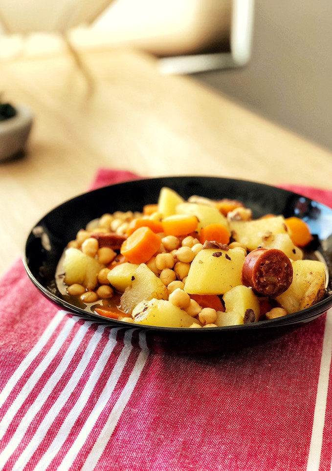 Una foto de Guiso de garbanzos con morcilla en Olla GM modelo H