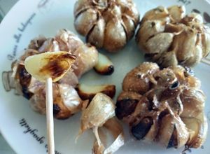 Hình của món Tỏi chiên- món nhậu Osaka.