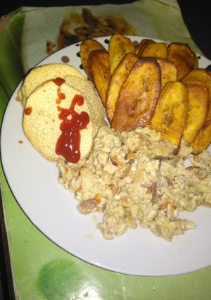 A picture of Scrambled Eggs with shrimps paired with Fried plantain and Yam.