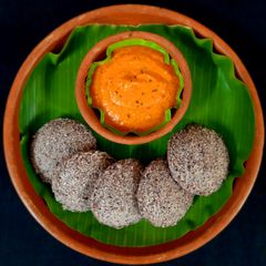 A picture of Black rice (kavuni arisi) Idly.