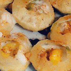 A picture of Meethi puri.