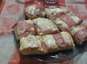 Una foto de Pizza con gustos hecha en casa