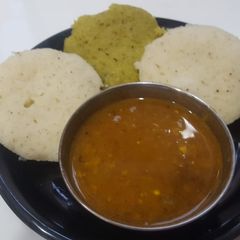A picture of Instant Rava Idli-two styles.