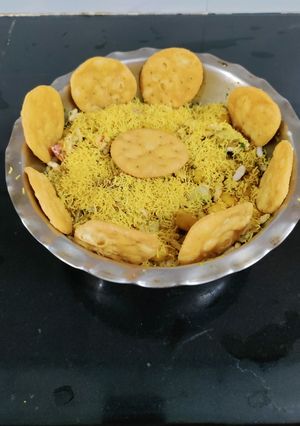 A picture of Chickpea Bhel.
