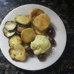 A picture of Skordalia with Zucchini Chips (Greek garlic sauce).