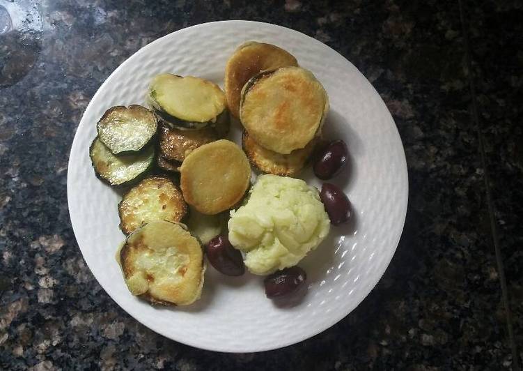 Simple Way to Prepare Speedy Skordalia with Zucchini Chips (Greek garlic sauce)