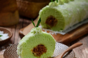 Cara Gampang Menyiapkan Klepon Roll Cake, Bisa Manjain Lidah