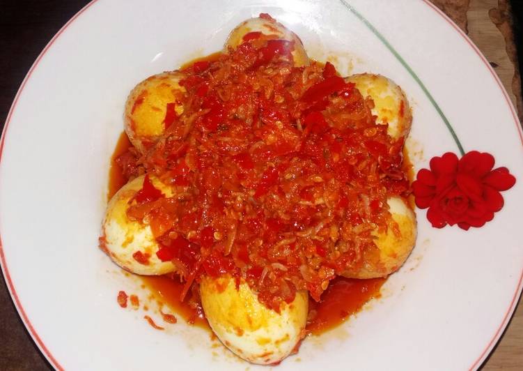 Langkah Mudah untuk Menyiapkan 23. Telur Goreng Balado, Lezat