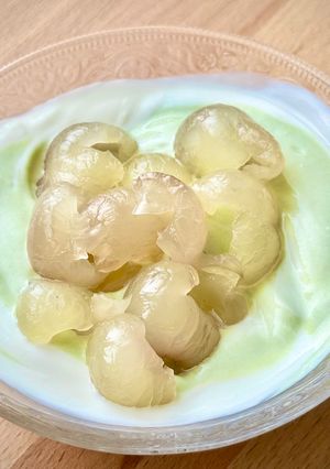 A picture of 💚 Green Tea Yogurt with Longan Topping.