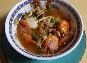 Una foto de 🍲Caldo de mariscos 🍲