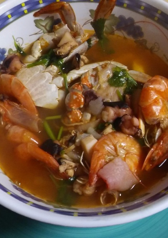 Una foto de 🍲Caldo de mariscos 🍲