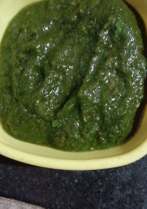 A picture of Mint chutney.