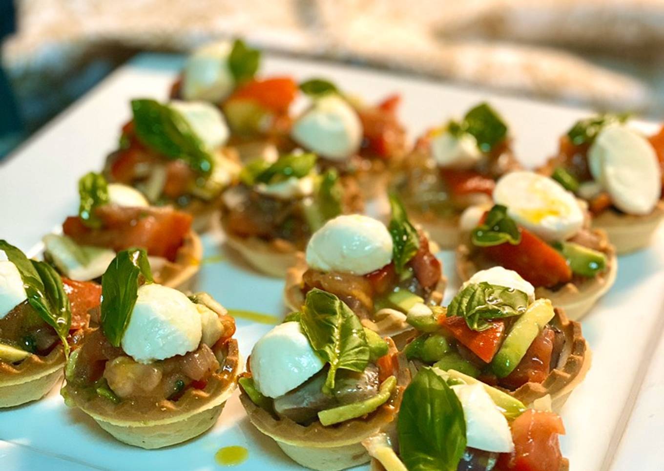 Tartaletas rellenas tipo caprese