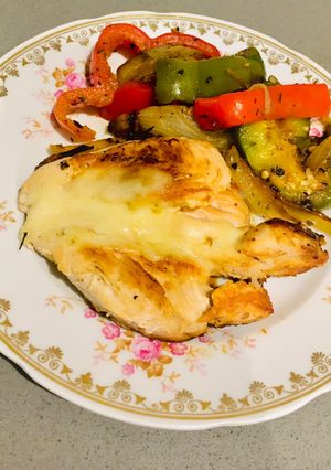 Una foto de SUPREMAS DE #POLLO CON VERDURAS EN LA PLANCHETA