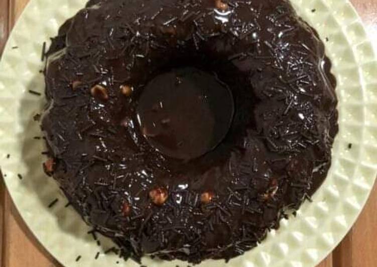 Bolo de chocolate e avelãs de microondas
