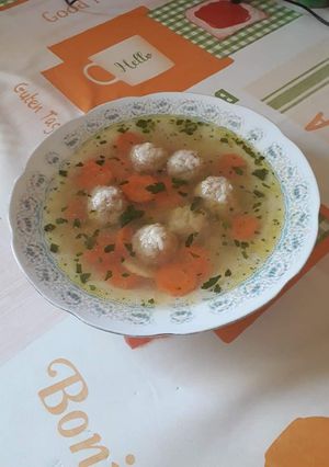 Egyszerű húsgombóc leves recept fotója