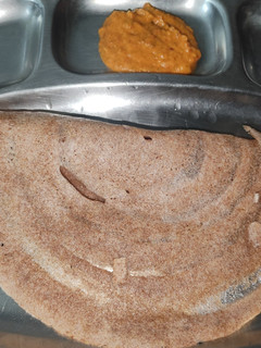 உடனடி கிரிஸ்பி ராகி தோசை(instant ragi dosai recipe in tamil) செய்முறை முக்கிய புகைப்படம்