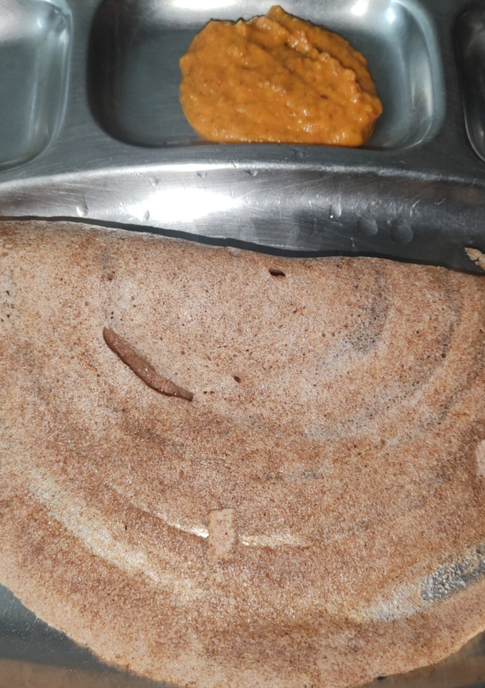 உடனடி கிரிஸ்பி ராகி தோசை(instant ragi dosai recipe in tamil) செய்முறை முக்கிய புகைப்படம்
