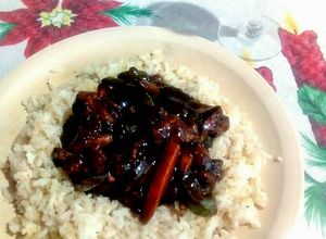 Una foto de Pavo estilo teriyaki, con arroz y quinoa (amaranto)