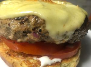 Una foto de Hamburguesa de Quinoa y Carne