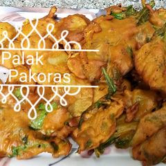 A picture of Palak ke pakoray.