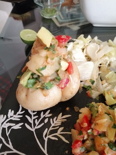 Una foto de Papitas rellenas de "pico de gallo"