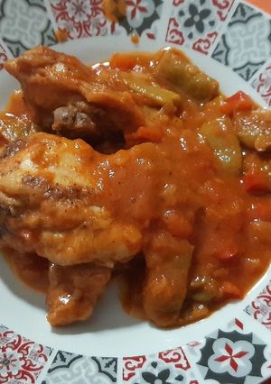 Una foto de Pollo con tomate, al cava