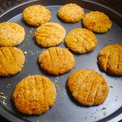 A picture of Wheat flour cookies.