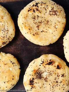 Una foto de Arepas de maíz blanco pisado o trillado (Sin gluten, sin lactosa) Fáciles, rápidas y ECONÓMICAS!