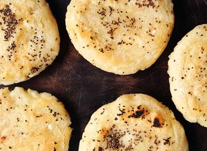 Una foto de Arepas de maíz blanco pisado o trillado (Sin gluten, sin lactosa) Fáciles, rápidas y ECONÓMICAS!