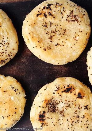 Una foto de Arepas de maíz blanco pisado o trillado (Sin gluten, sin lactosa) Fáciles, rápidas y ECONÓMICAS!