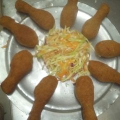 A picture of Bread crumbed drumsticks.