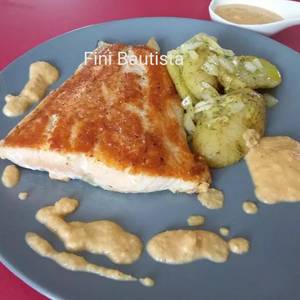 Salmón con salsa de almendra