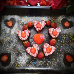 A picture of Mini Heart Cake.