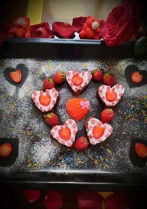 A picture of Mini Heart Cake.