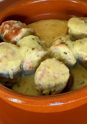 Una foto de Butifarra en salsa de mostaza