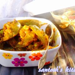A picture of Masaledar tender peas with shells.