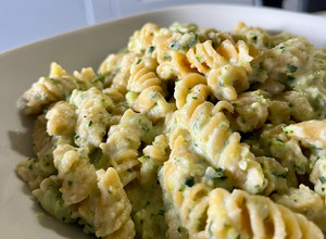Foto di Pasta ci ceci con crema di ricotta e zucchine