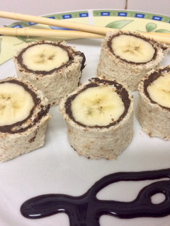 Una foto de Sushi de plátano y chocolate 🍌🍫🍞