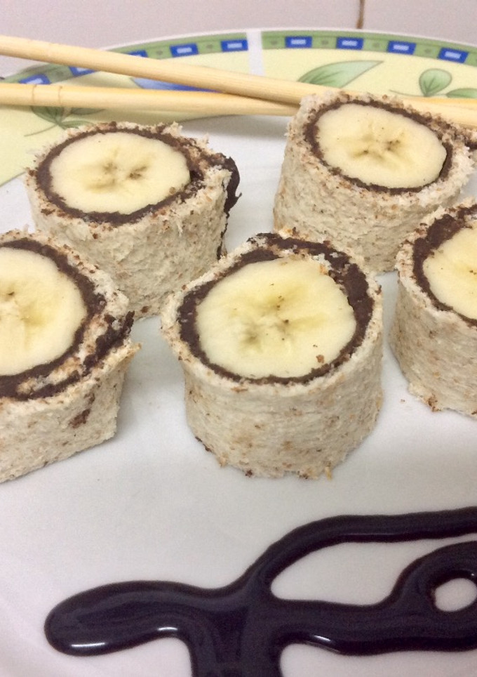 Una foto de Sushi de plátano y chocolate 🍌🍫🍞