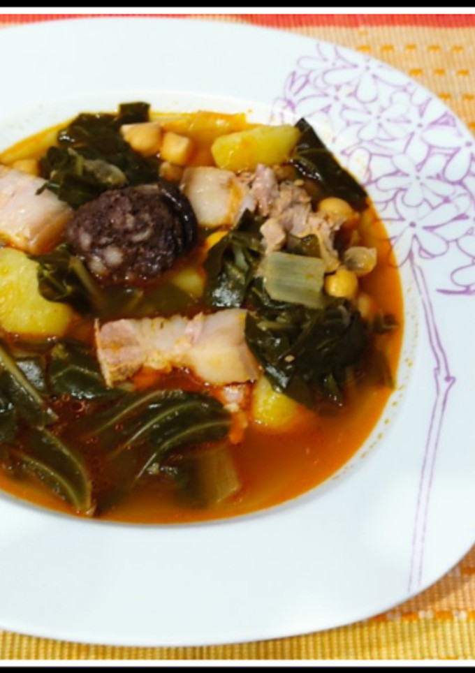 Una foto de Potaje de acelga  y garbanzos