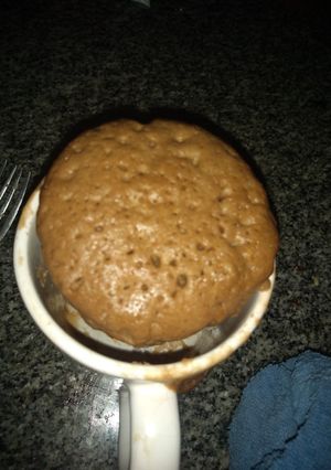 Una foto de Brownie esponjoso en taza