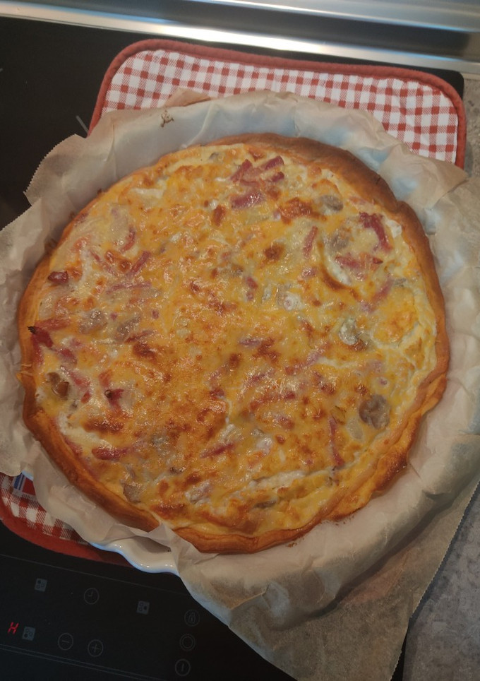 Una foto de Quiche de bacon y champiñones