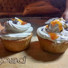 A picture of Butterscotch cupcakes 🧁🧁🧁.