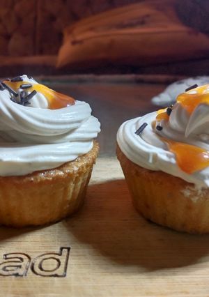 A picture of Butterscotch cupcakes 🧁🧁🧁.