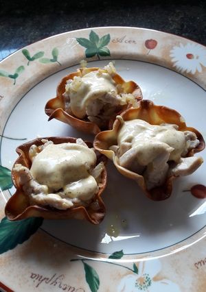 Una foto de Cestitas de pollo con mayonesa de curry