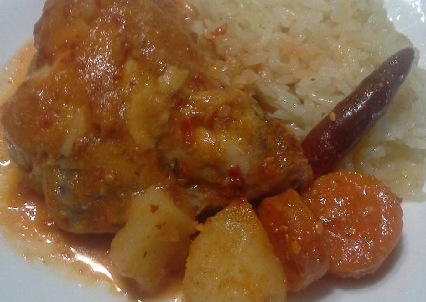 Pollo en salsa de cacahuate