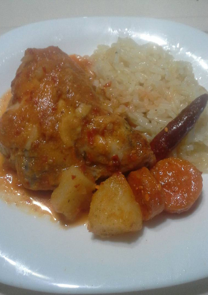 Una foto de Pollo en salsa de cacahuate